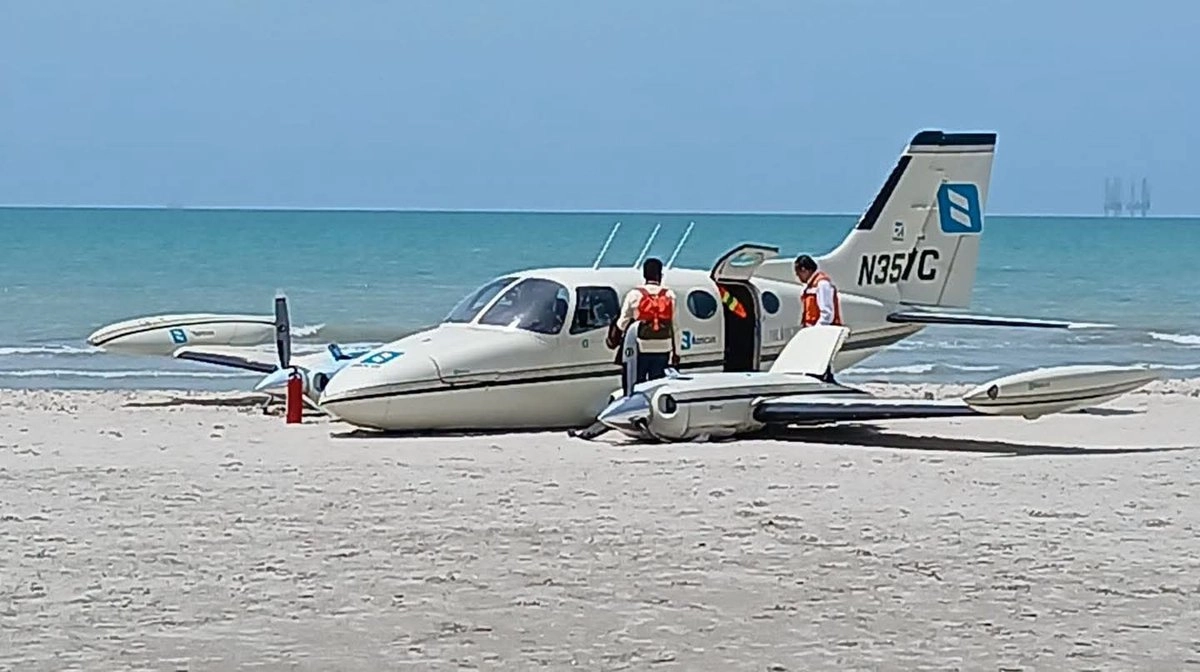 Avioneta procedente de Culiacán aterriza de emergencia en Playa Norte, Campeche